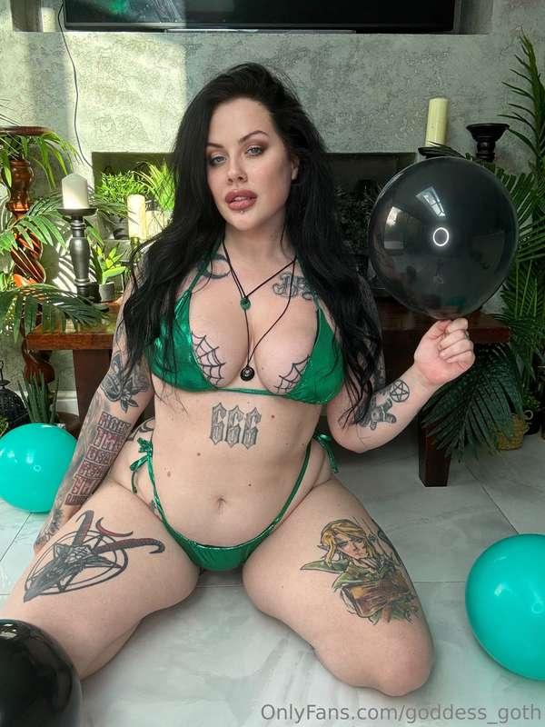 Hi, guess what 😈 Your favorite goddess's BIRTHDAAY is today ..