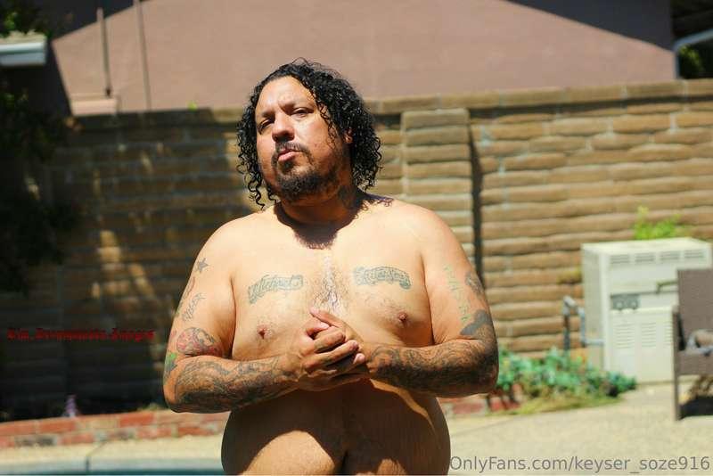 Someone said dad bods are in, so I say, "Come to daddy." 

O..