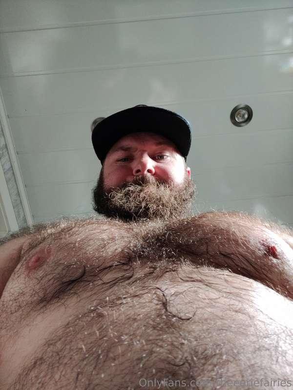 Summer came to Norway and the hairy chest is SWEATIN!