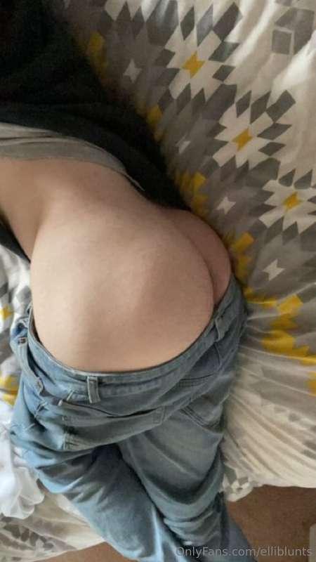 I love the way my ass has been gaining muscle 😏 so delicious..
