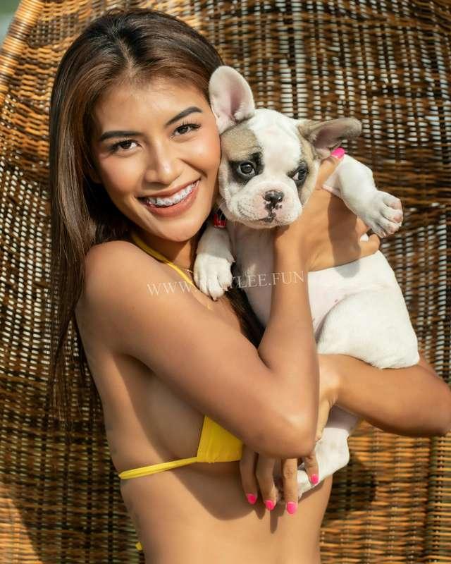 I know it's Monday, but cheer up babe! 💛💛😊🐶