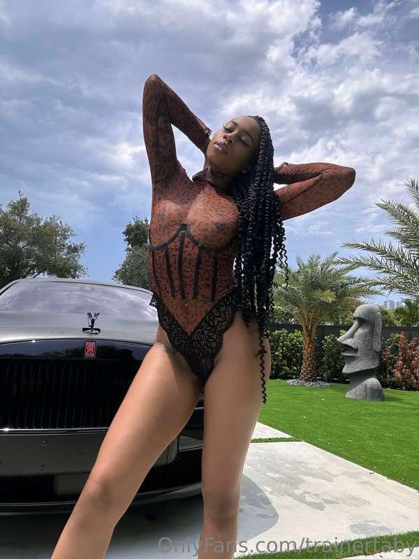 On my way baby🖤