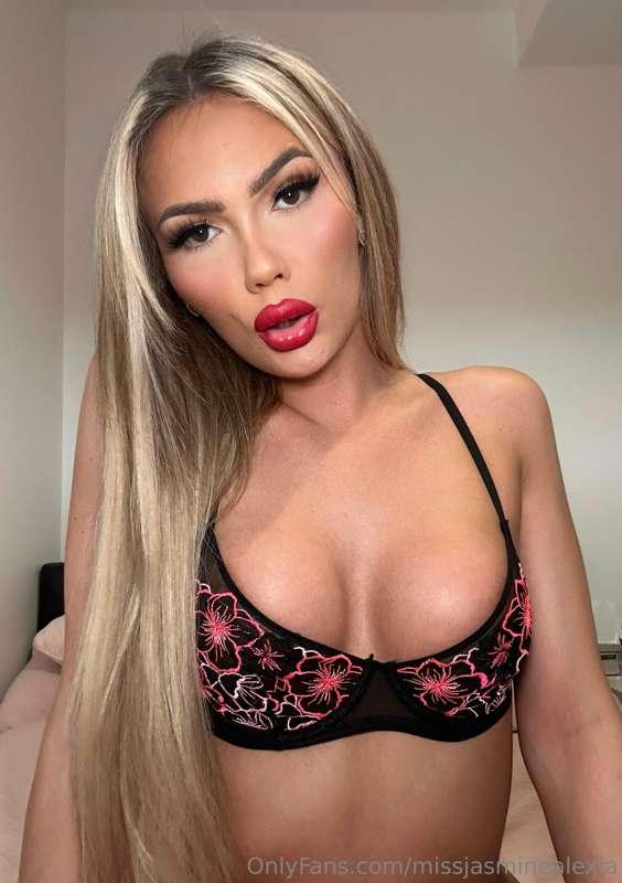 Got some big lips to grip your big 🍆