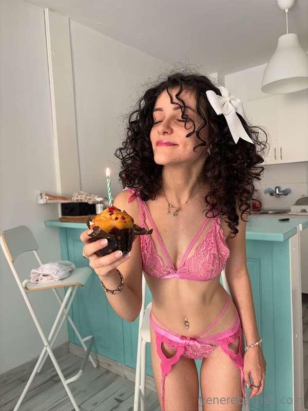 Lo sai che giorno è oggi? È IL MIO COMPLEANNO!!🎂 Eh si, anch..