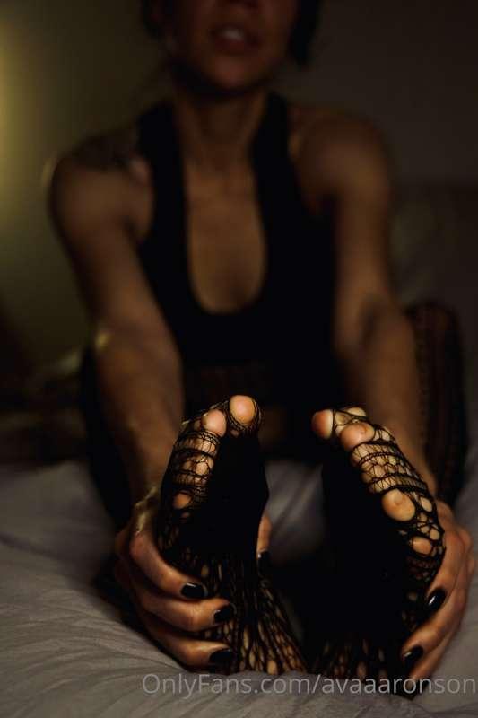 Hello feet friends 👣 enjoy this sexy bundle of fishnets and ..