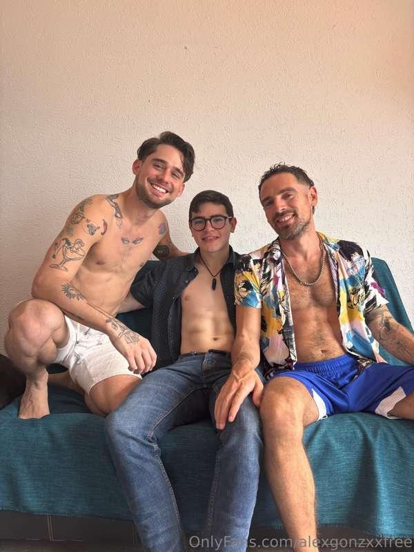 Threesomes are my speciality 😈