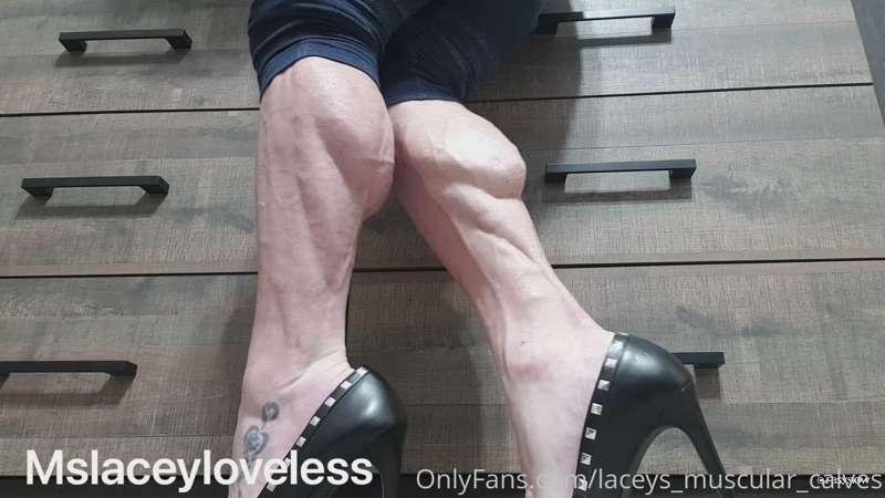 laceys_muscular_calves image #2