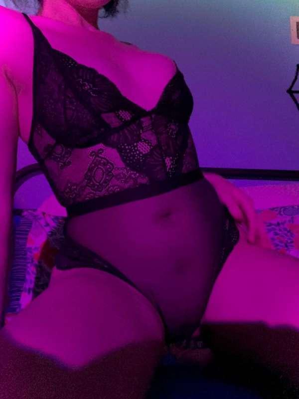 throwback thursday & no one to throw it back on 😔
do you thi..