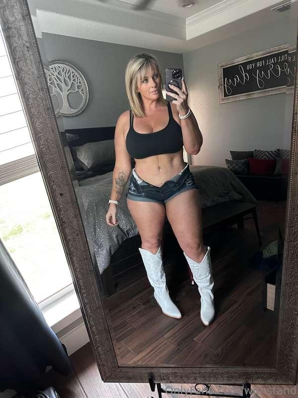 These boots- coming to a Texas flower field near you… 😉💋