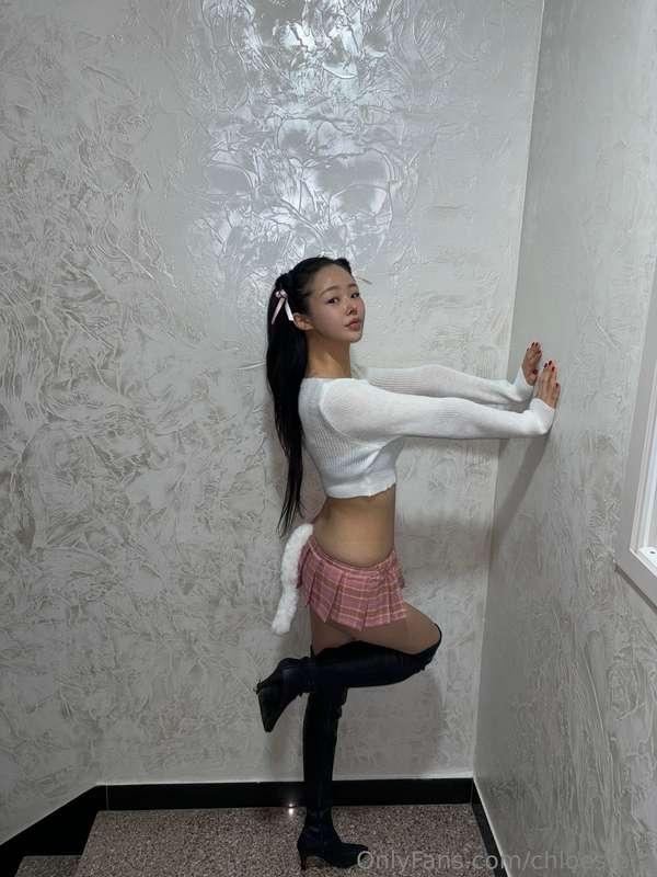 Skirt and black boots - good combination?