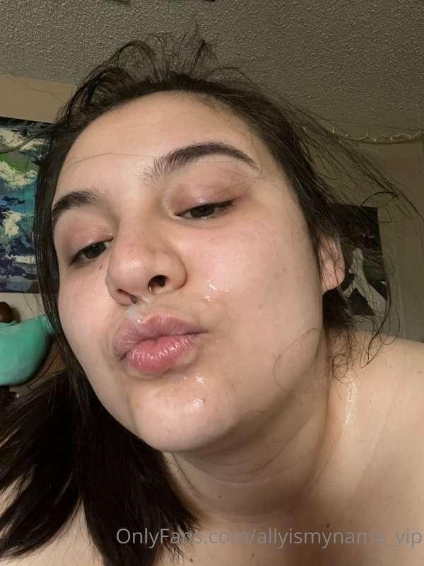 A facial a day keeps the blues away!!
😋