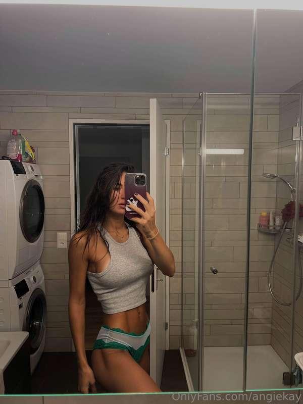 Fresh from the gym, where's my long kiss 🔥👀