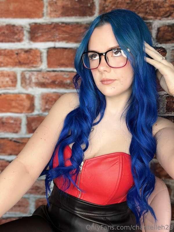 Love watching your jizz hit my glasses 🤓