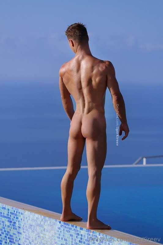 Elastic ass of @markklim  wants to bask in the sunHot muscle..