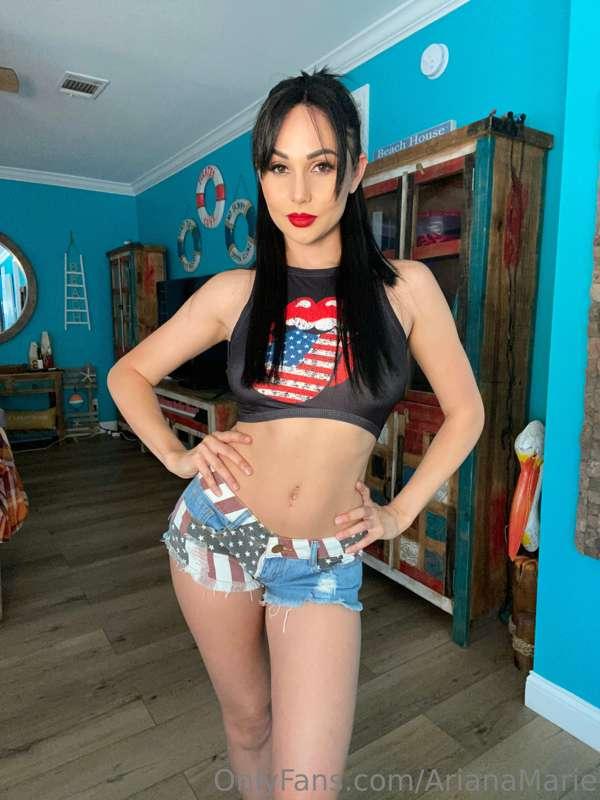 One more month of summer! Give me your custom pic set or vid..