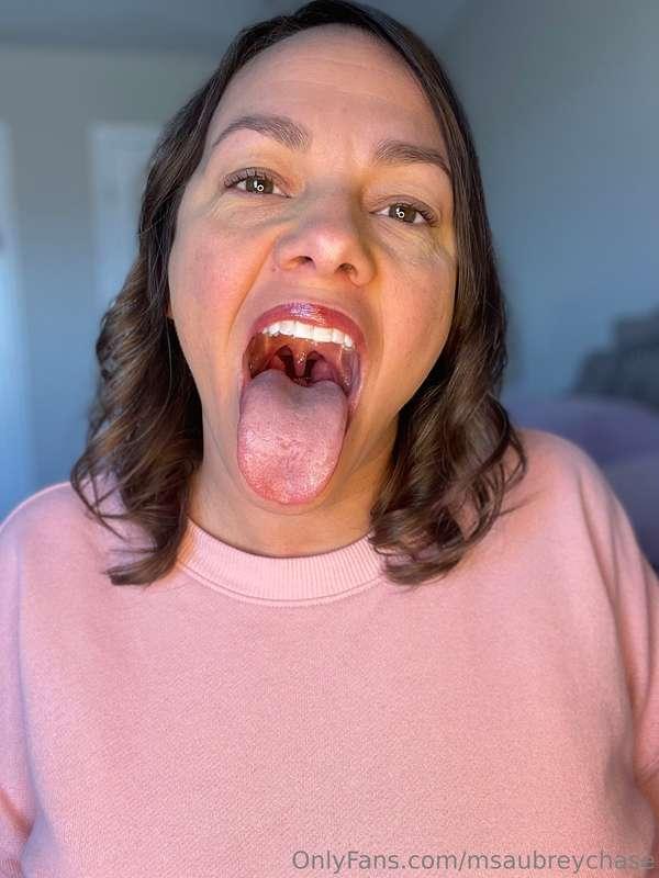 Happy Valentines Day!! 💕👅 I hope your day is full of love an..