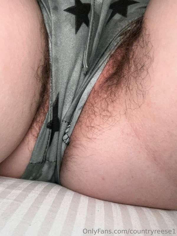 Made you look 😜😜 I wanna show you my hairy cunt.. @countryba..