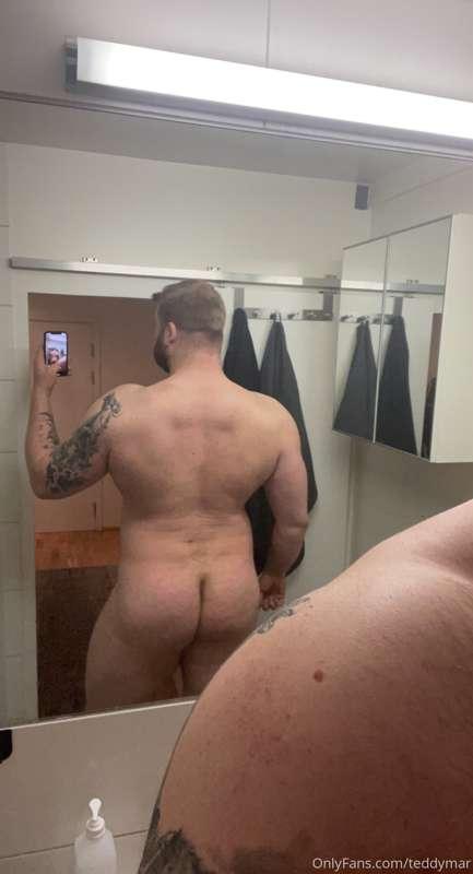 Feeling big 🍑