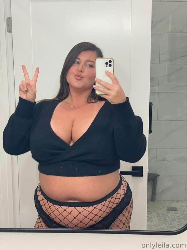 i’m LIVE right now! cum play 💦💦💦