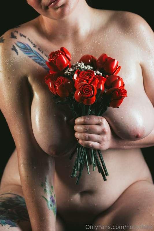 hotwifekk image #0