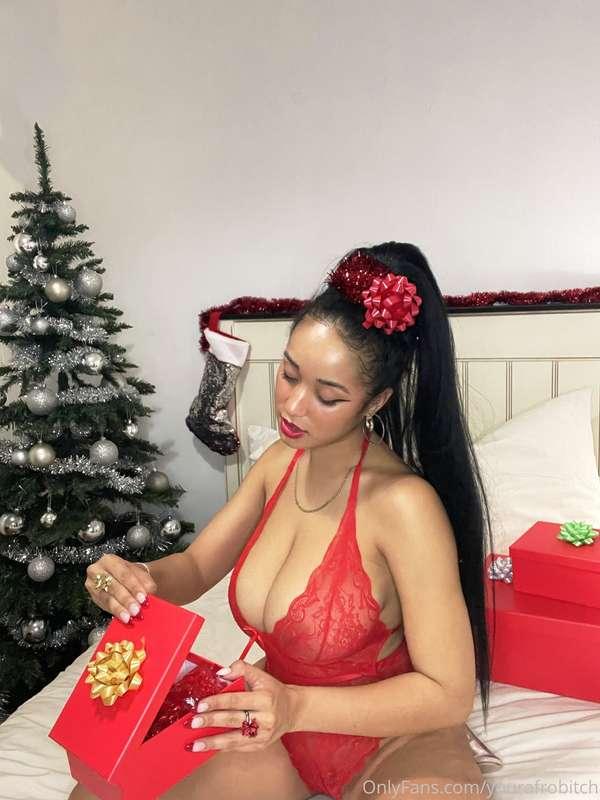 I hope there’s dick inside!!
