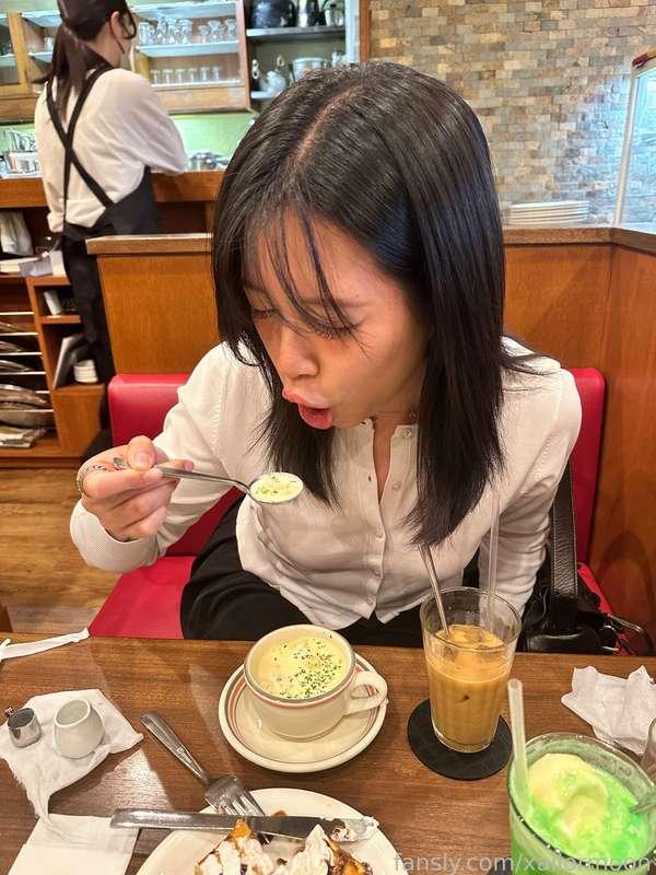 (swipe) me eating all the food in Japan vs. where all the food is going :3 🍑 do you guys think it got meatier? 🥺

#booty #bigass #asian #slimthick #japan #cheeks #thighs #fyp 