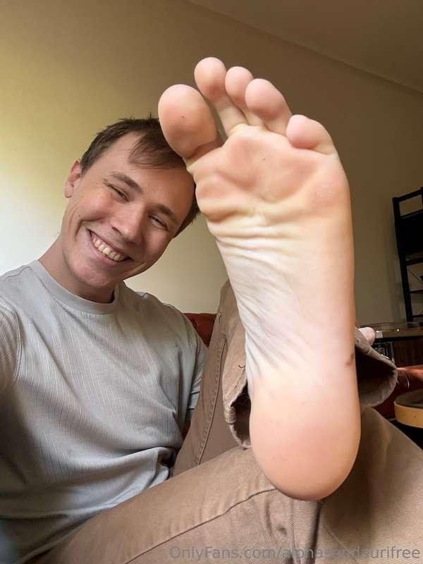 I dropped like 30 pics and a foot worship vid on my vip only..