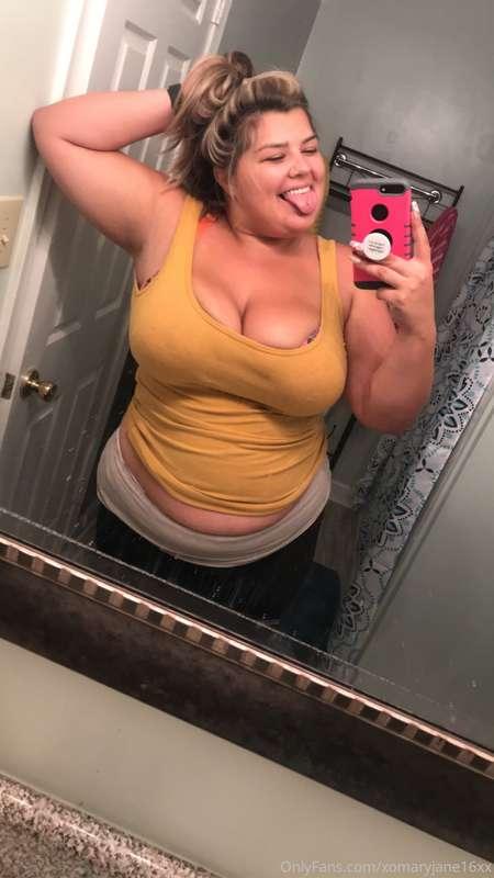 I know a perfect place you can fit your cock 😋💦