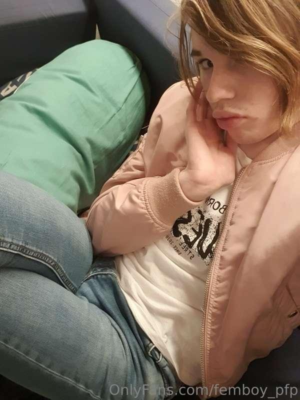 Had a really busy school week. This femboy needs to breed so..