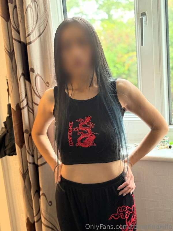 Do you like my new outfit? It feels very appropriate 🐉