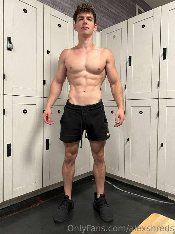 Morning pump, check your messages for a surprise 🥵👀