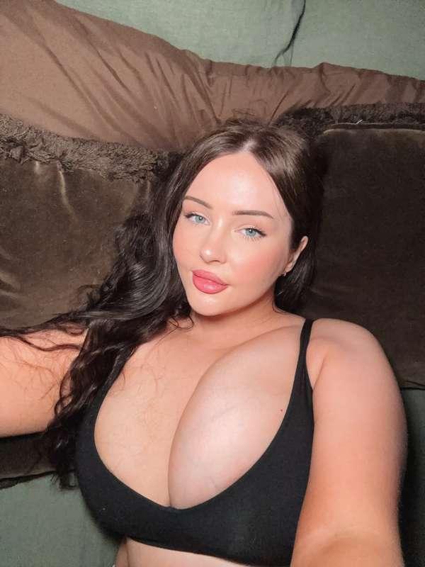 evelynwhite main image