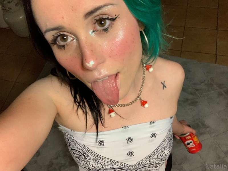 i wanna do some cute cosplay anime alternative egirl shit so..