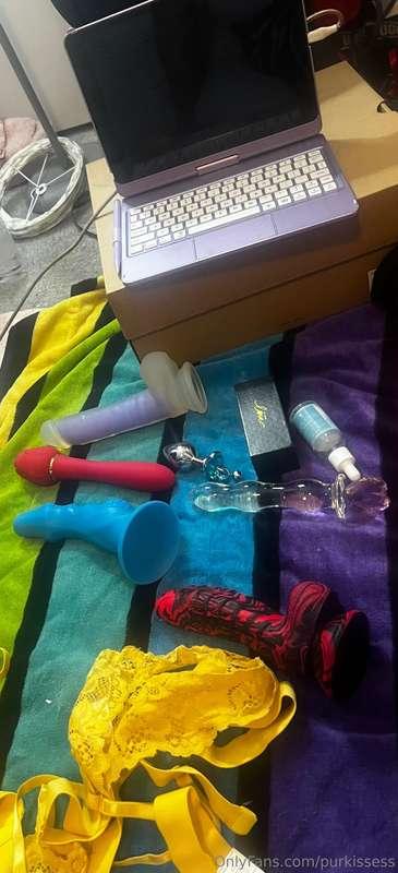 Yall ready for that. Live squirting solo and double session ..