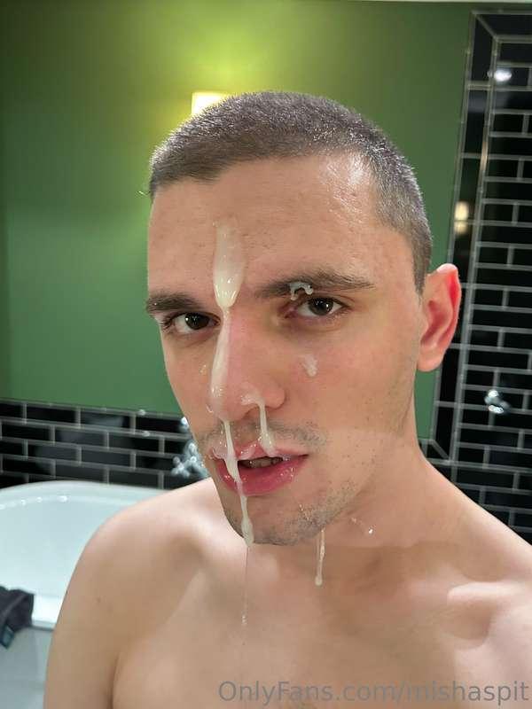 Love it when a daddy makes a mess on my face