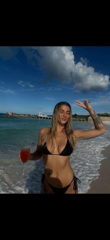 you know i’m a sun baby 🥰💋