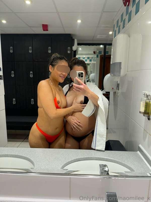 What happens when you leave us in a changing room 🤭
