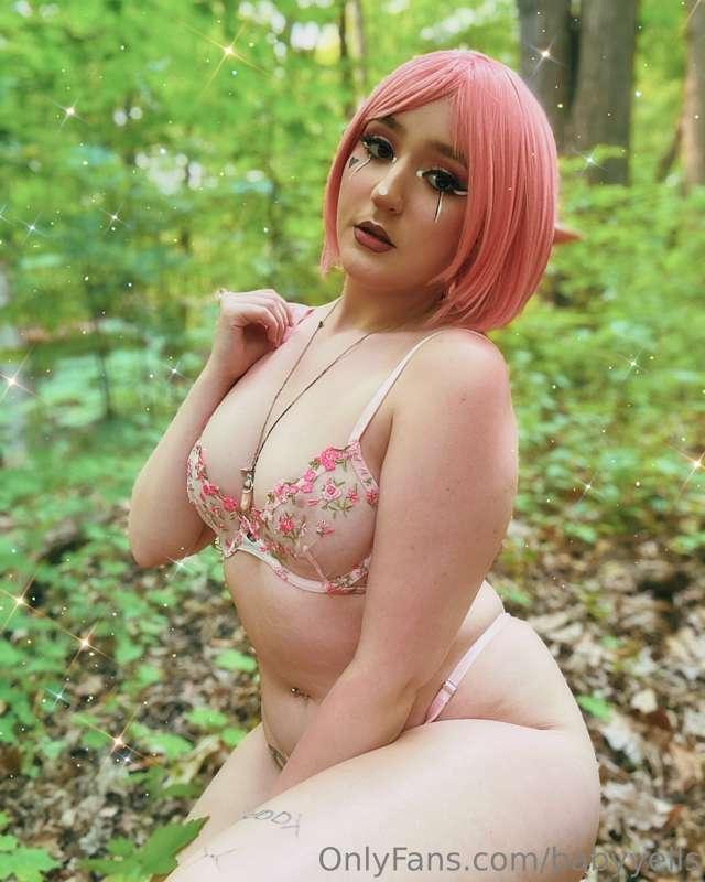getting naked in the forest >>>