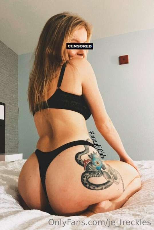 Make sure to go sub to this hot tatted BABE! You will not re..