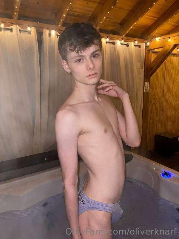 Looking for a sexy little twink who posts FUCKING VIDS on hi..