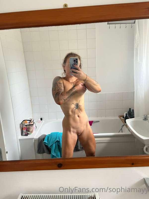 Wow I’m getting so lean!!! 😳 maybe my sweaty sessions are pa..