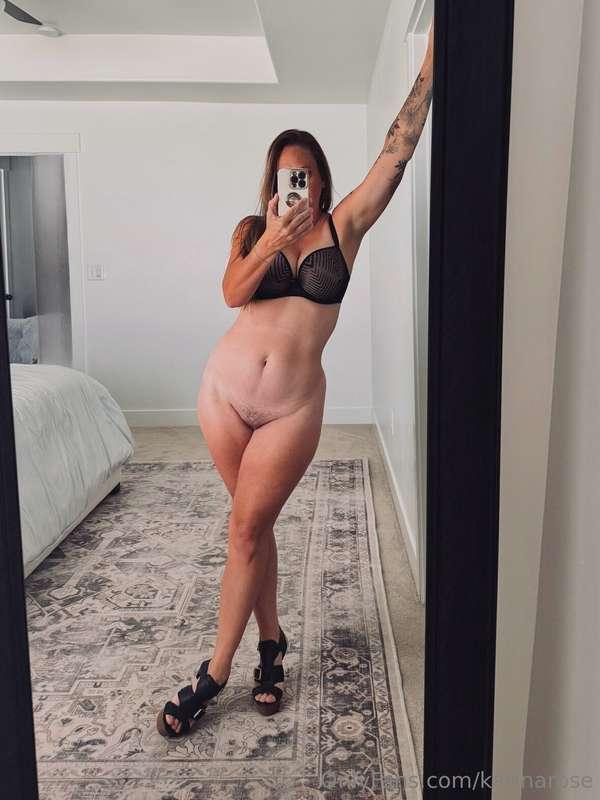 Good morning ☀️ Feels like a no panties at work kind of day ..