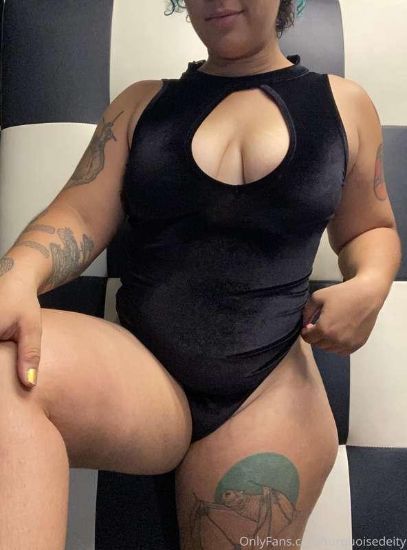 I need more of these fits in my life & between my butt cheek..