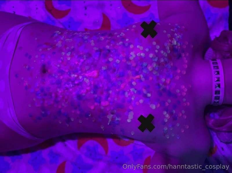 Anyone care for some glow in the dark wax play? ✨🕯️