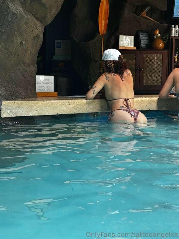 🤭🤭🤭lol stuck in hawaii cuz the world is broken!!!