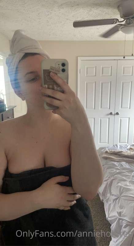 fresh out the showerrrr!! Wanna see this pic without my towe..