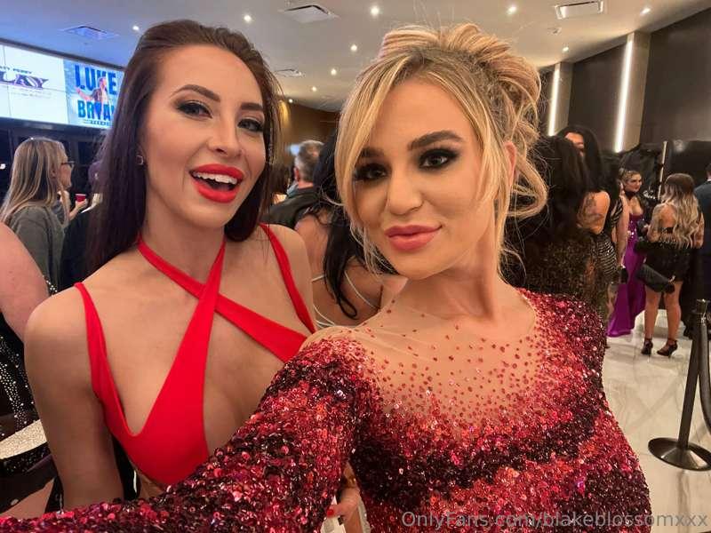 Me and @melissastratton at AVN awards night ❤️