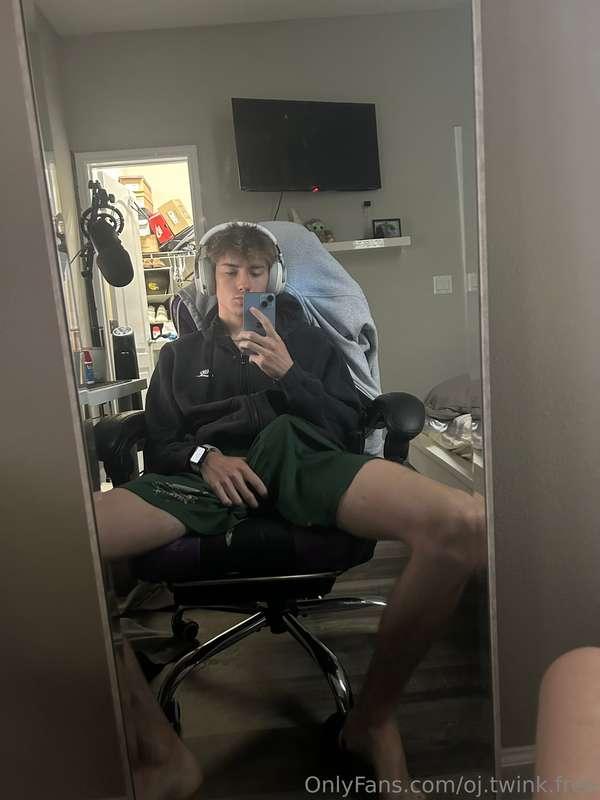 would u let me gape u with this?https://onlyfans.com/drizzyo..