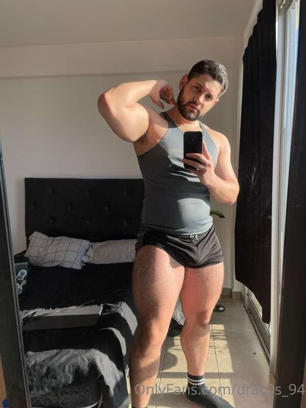 Just finished leg day🥵🥵 I’m so sweaty, who wants my smelly J..