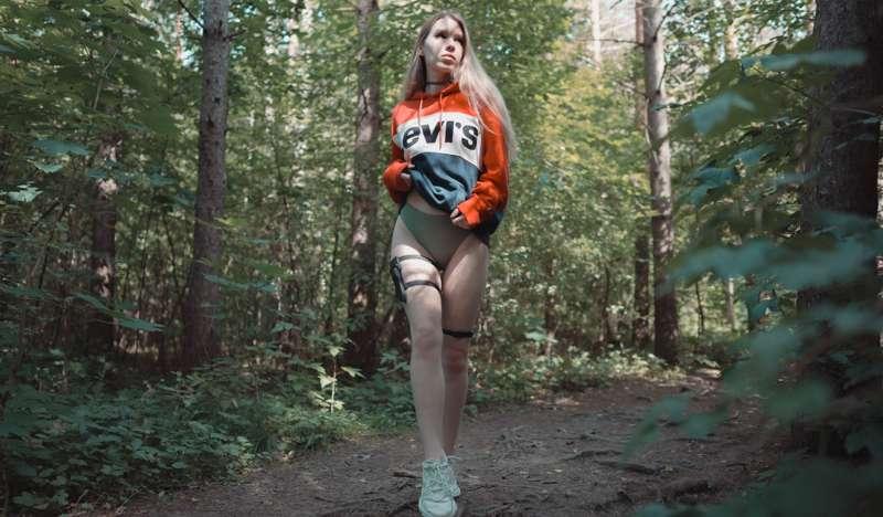 🍑 Mila Survives in the FOREST 😱🤣 Photo